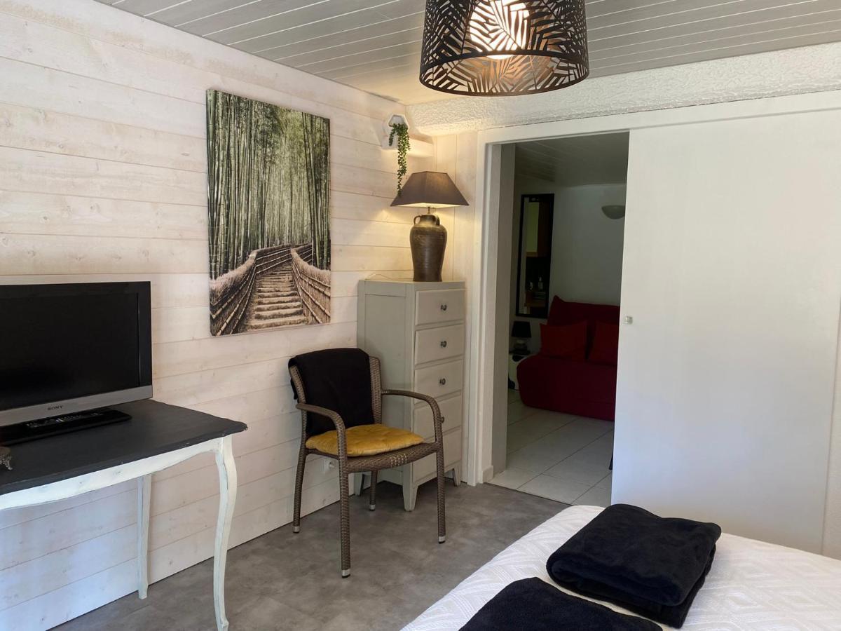 De La Roulliere Apartment *