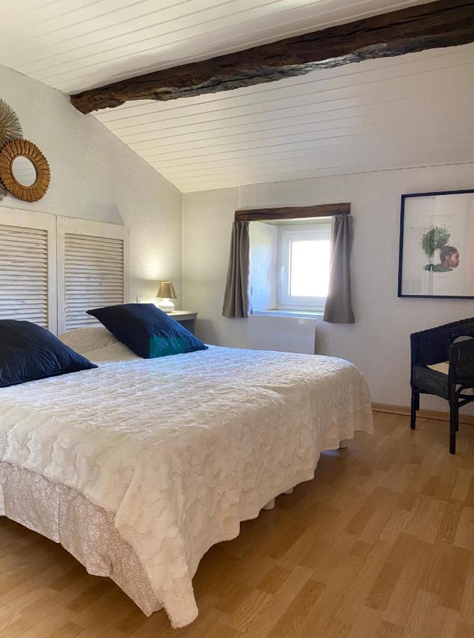 De La Roulliere Apartment *